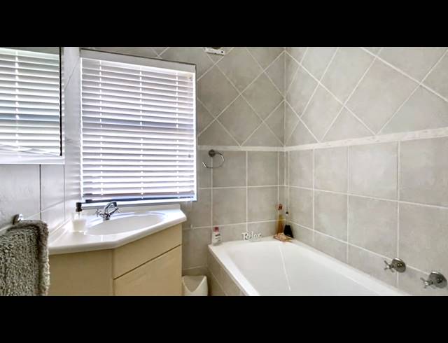 6 BEDROOM HOUSE FOR SALE IN DWARSKERSBOS